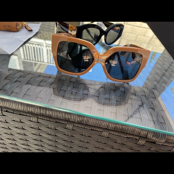 Versace sunglasses - Picture 2 of 5